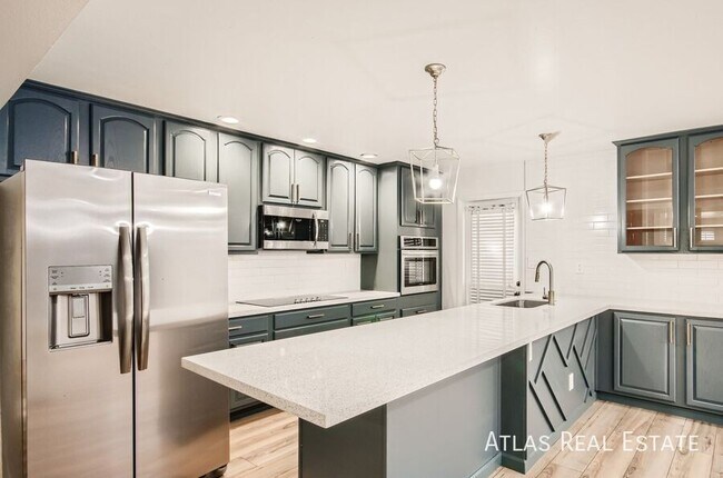 Building Photo - 3115 S Kachina Dr