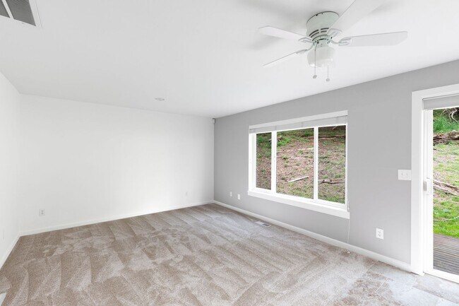 Foto del edificio - Beautiful 4 Bedroom 3 Bath Issaquah Home on Large Private Lot