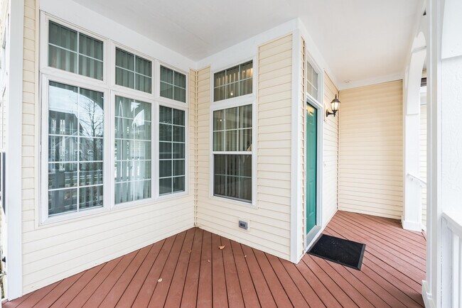 Building Photo - 1366 N Bay Dr