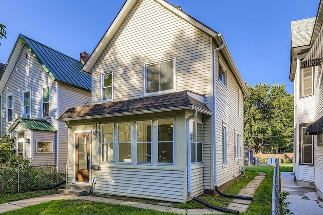 Foto del edificio - 2630 14th Ave S