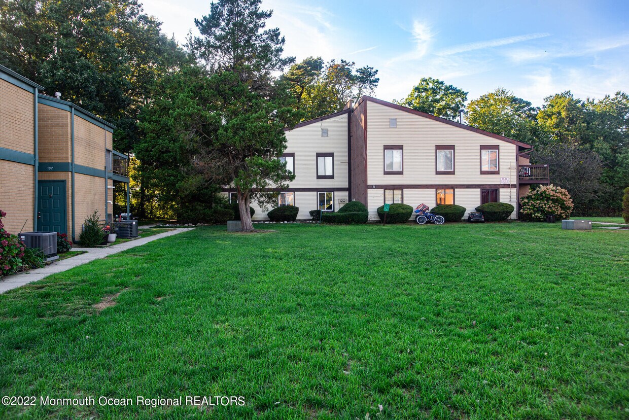 Primary Photo - 113 Northrup Dr