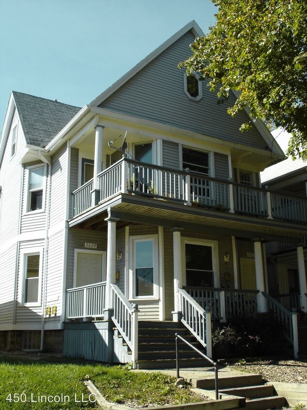 22272229 S Winchester St, Milwaukee, WI 53207 Apartment for Rent in