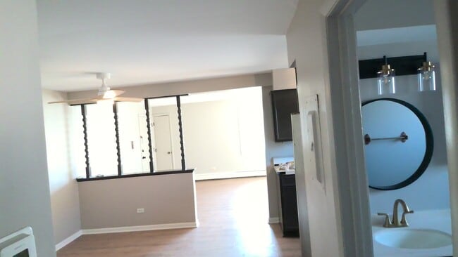 Foto del edificio - 8800 W 76th Pl