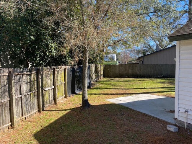 Building Photo - 1315 Bay Hill Blvd