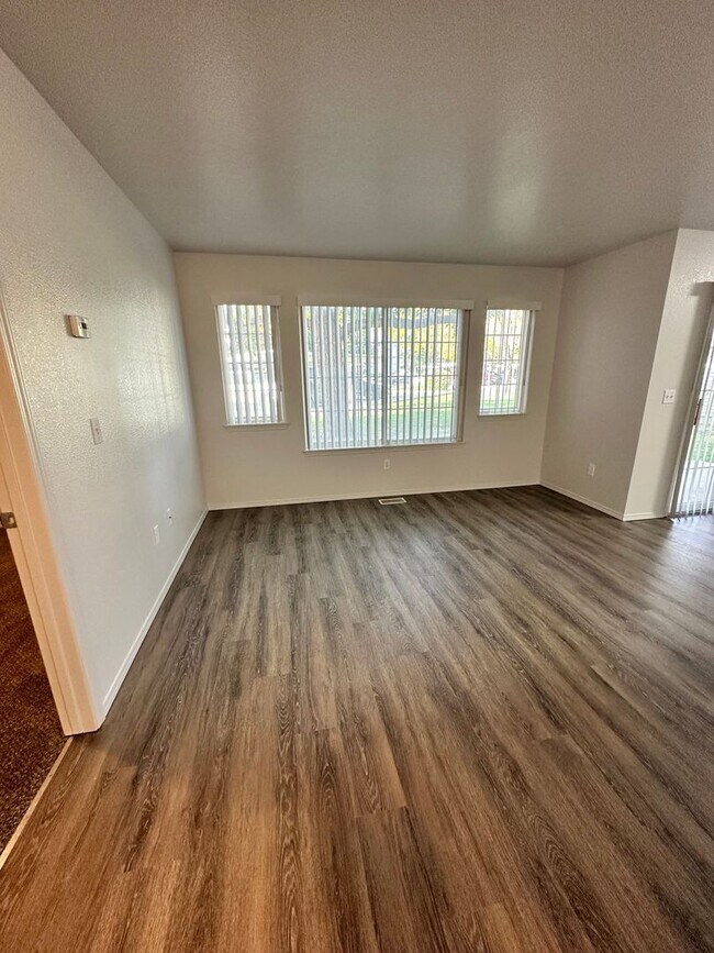 Foto del edificio - Newly renovated in 2024 2 bedroom 2 bathroom apartment available soon.