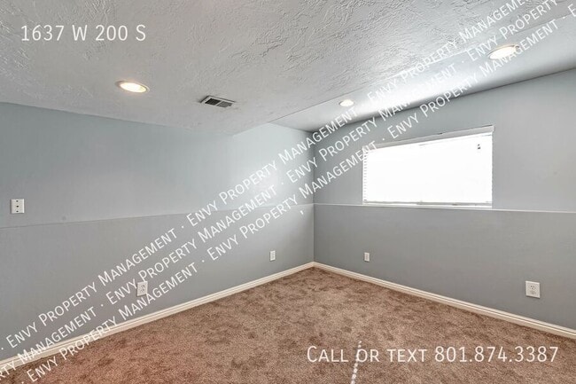 Foto del edificio - 1637 W 200 S St