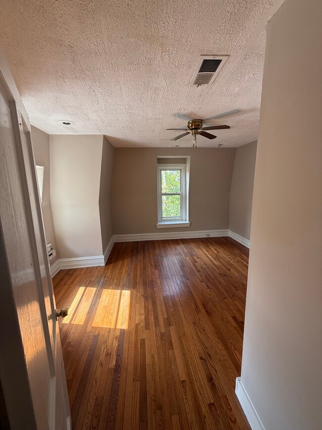 Building Photo - 4630 Chester Ave