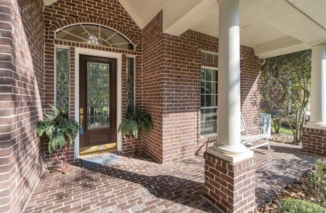 Building Photo - 94 E Fairbranch Cir