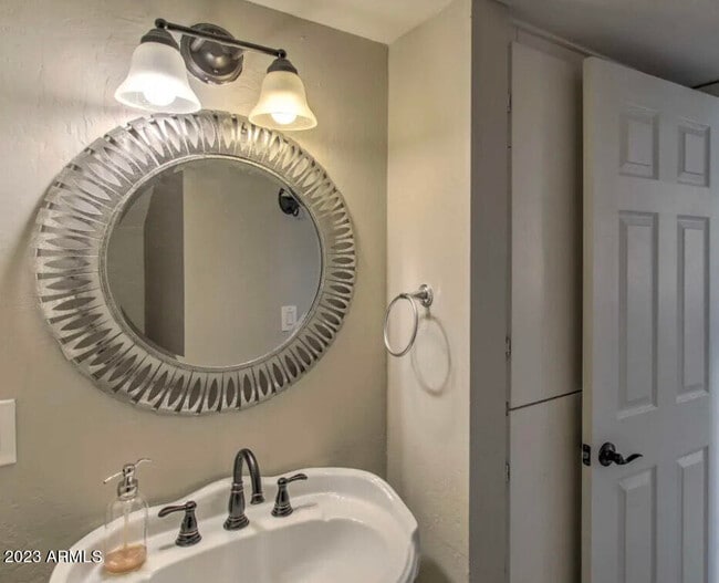 Foto del edificio - 4630 N 68th St