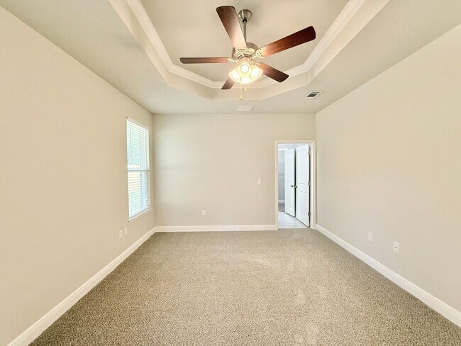 Building Photo - Modern 2-Bedroom Home