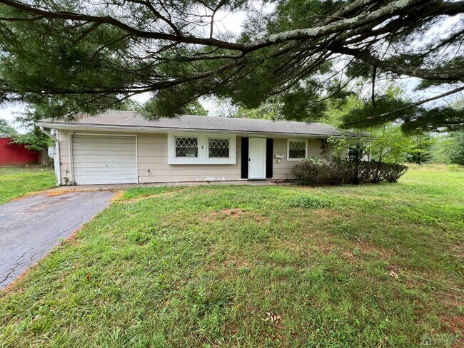 Building Photo - 6 Poe Ct