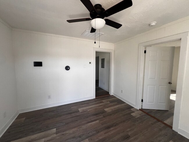 Foto del edificio - Renovated Cottage near Downtown Fayettevil...