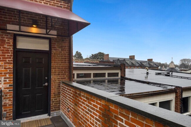 Building Photo - 3034 M St NW