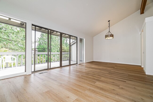 Foto del edificio - Top-Floor Condo with Forest Views, Large Private Deck & Resort-Style Amenities