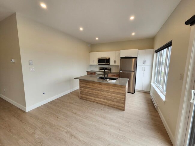 Photo du bâtiment - 180 Hillsborough Rd