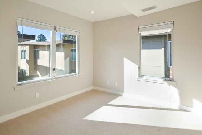 Foto del edificio - 2088 Channing Ave