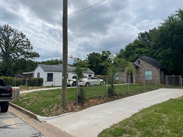 Foto del edificio - 2104 W Robbins St