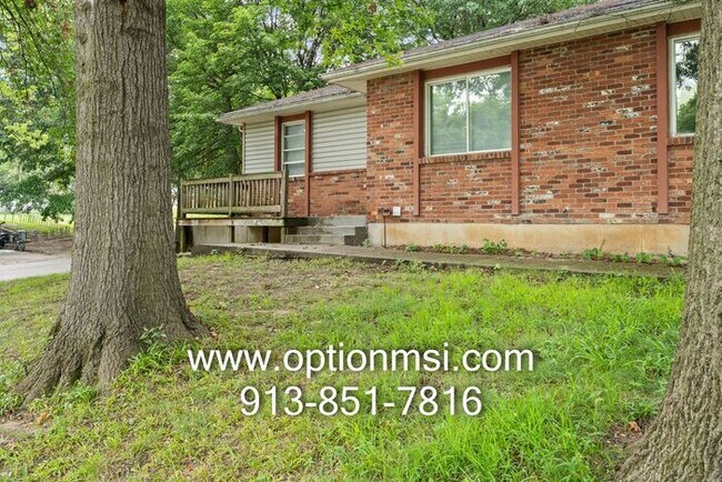 Foto del edificio - Very Spacious and ready for immediate move-in!!
