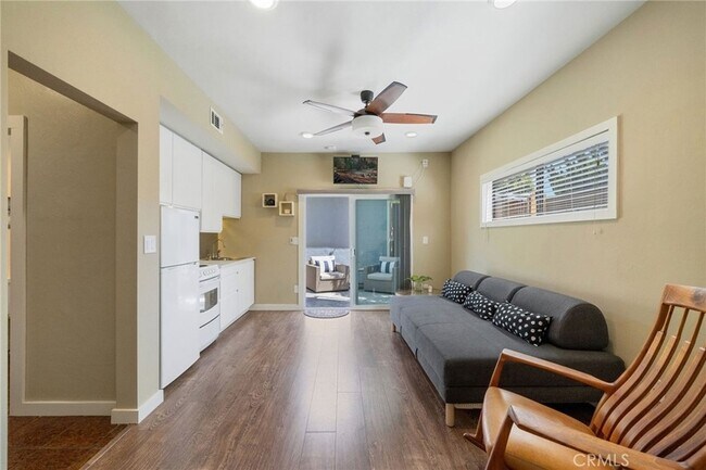 Foto del edificio - 215 Monterey Dr