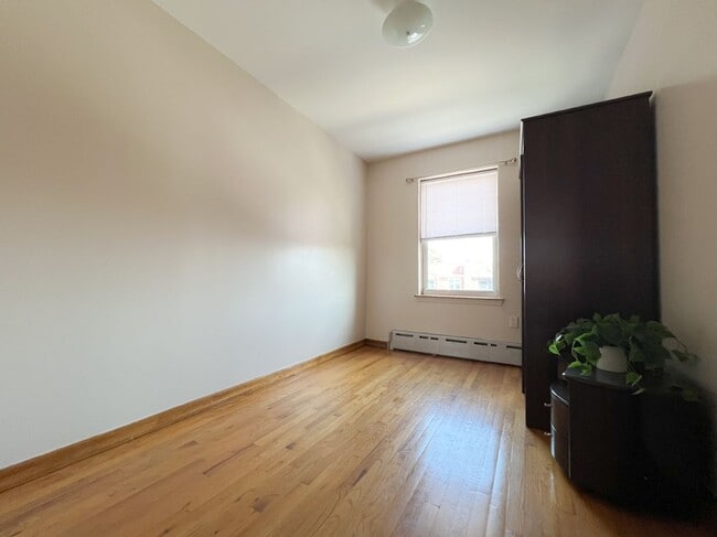 Building Photo - 21 AVENUE