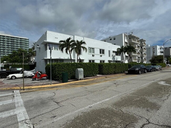 Building Photo - 1560 West Ave