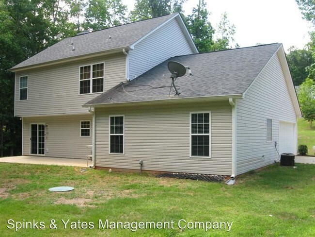 Building Photo - 123 Montrose Way