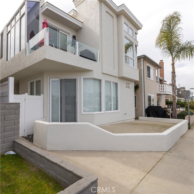 Primary Photo - 1125 W Balboa Blvd