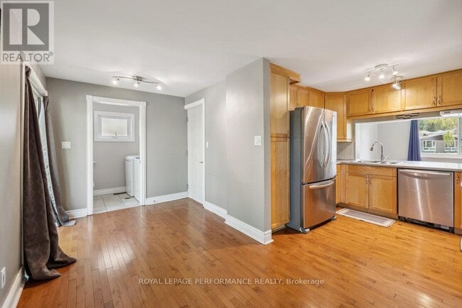 Building Photo - 2045 Deerhurst Ct