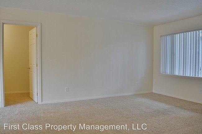 Foto del edificio - 3855 Lake Grove Ave