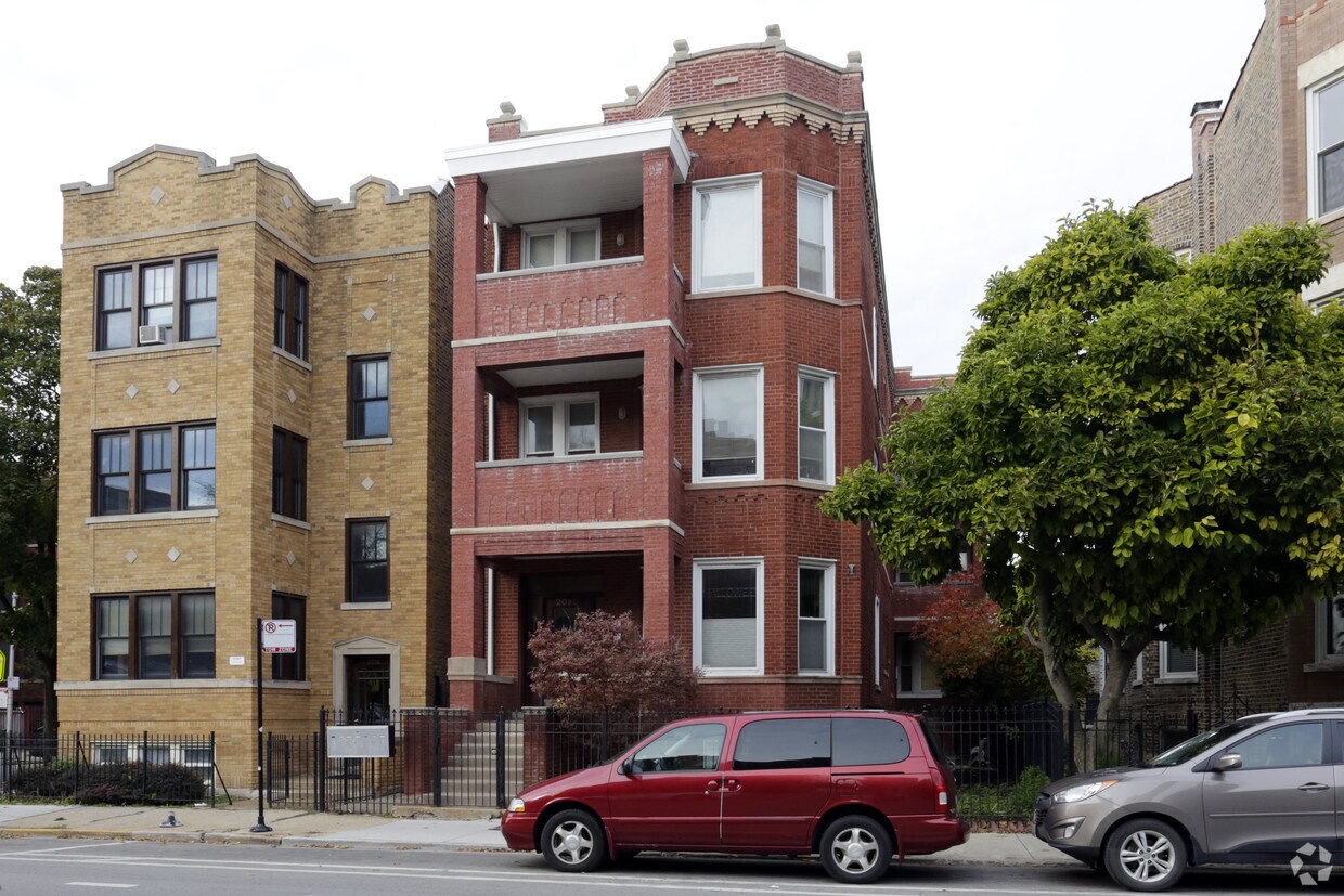 Primary Photo - 2054-2056 W Augusta Blvd