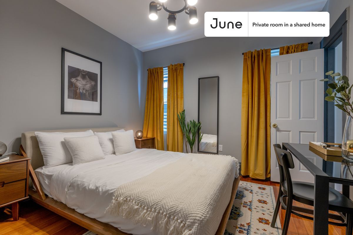 Room in Shared 3 bed/1 bath home - Room in Shared 3 bed/1 bath home