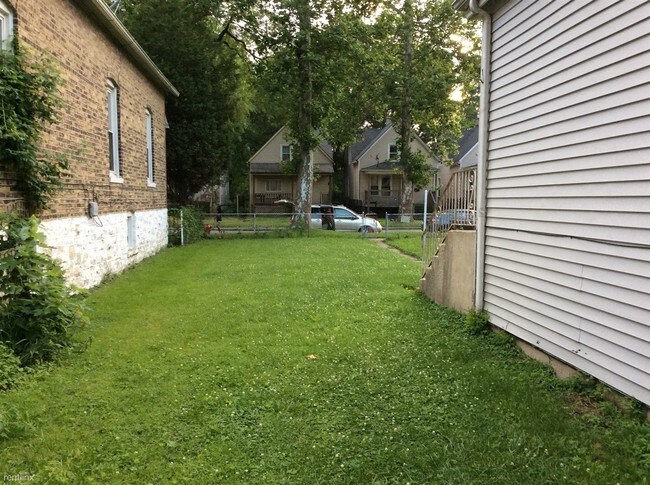 Foto del edificio - 12127 S Lowe Ave