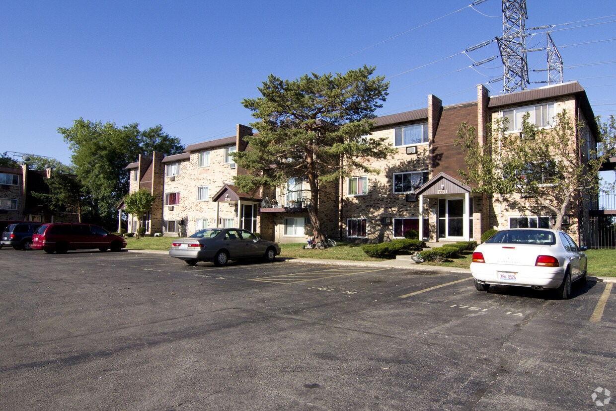 Primary Photo - 1747 W Chariot Ct