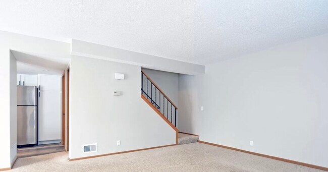 Nice, neutral paint color. - 9267 73rd St S