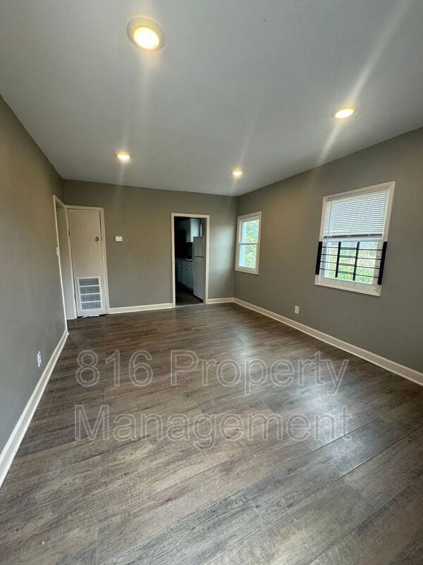 Foto del edificio - 1817 E 82nd St