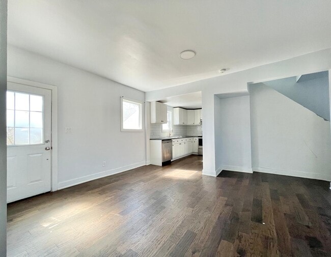 Building Photo - 133 Oakdale Ave