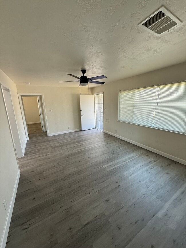 Foto del edificio - Charming Home Located in Lemoore