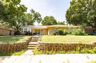 Building Photo - 128 Greenwood Ct