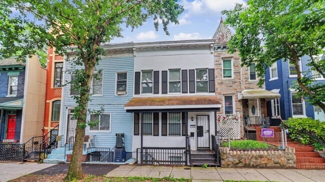 Photo - 1028 Kenyon St NW House