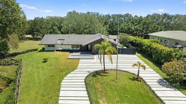 Building Photo - 5020 Hawkhurst Ave