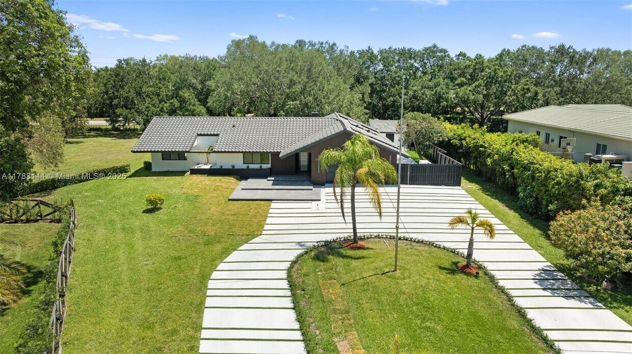 Foto principal - 5020 Hawkhurst Ave