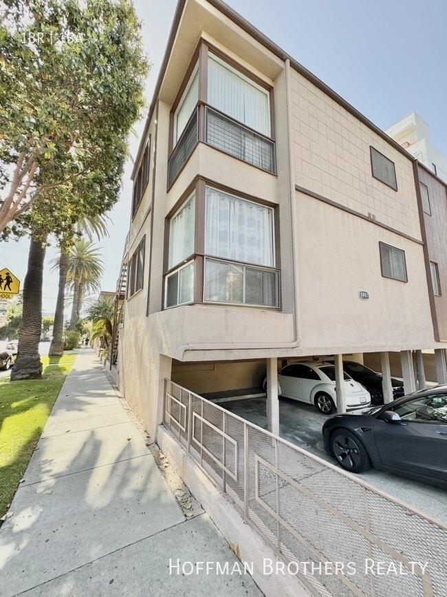 Building Photo - 8407 Clinton Ave