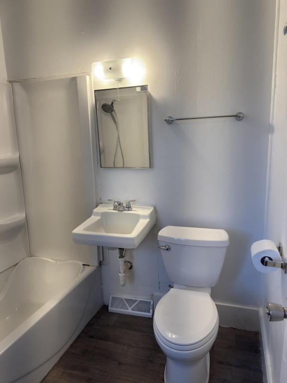 Building Photo - 5304 Hollis Ave