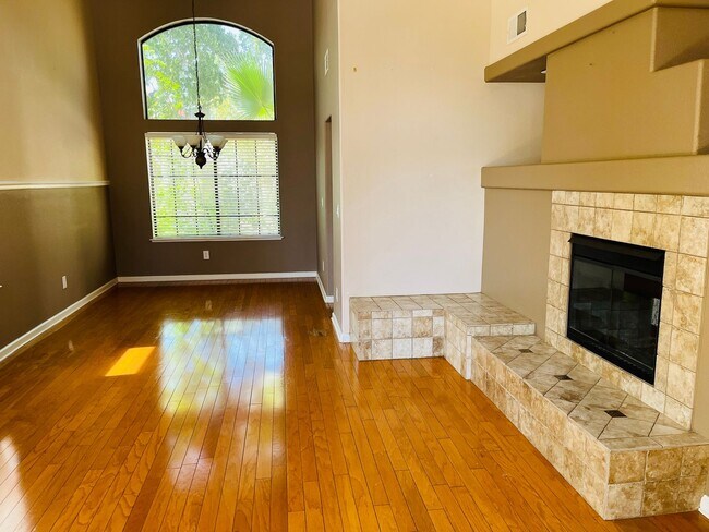 Foto del edificio - Gorgeous Two Story