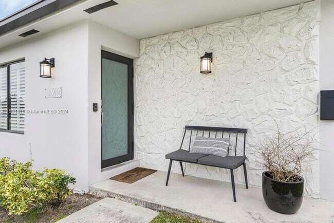 Foto del edificio - 5210 SW 128th Ct