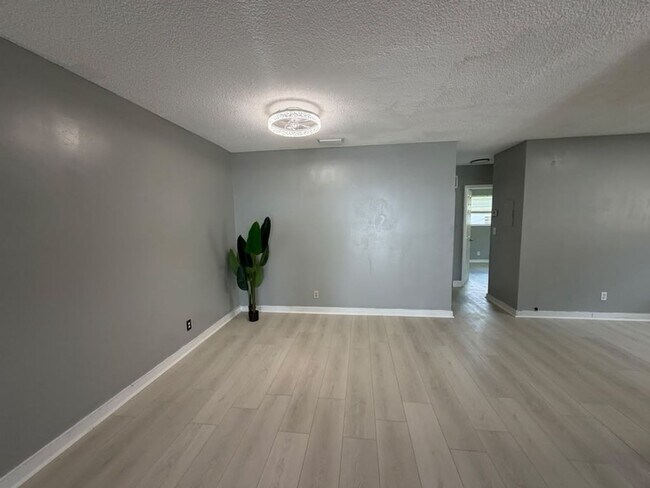 Foto del edificio - 401-407 NW 2nd St
