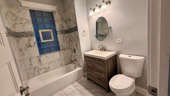 Building Photo - 6938 S Green St