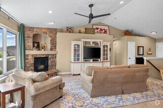 Building Photo - 1396 S Lukas Ln