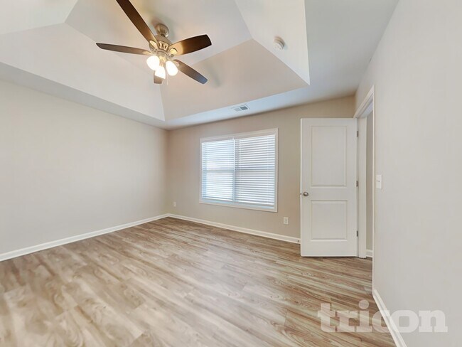Building Photo - 415 Finch Ln