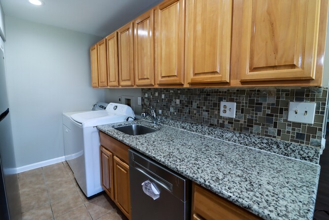 Foto del edificio - 9240 Bridle Path Ln
